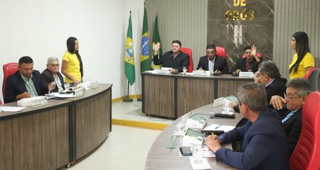 Projeto de Lei nº 338/2024, do Executivo (Prefeito Zé Rubens), que estima a receita e fixa a despesa para 2025 e foi aprovado por todos os presentes.