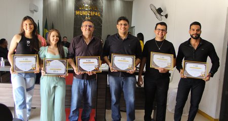 Ontem, a Câmara Municipal de Orós realizou uma emocionante sessão solene em homenagem ao Dia do Arquiteto, celebrado no próximo dia 15 de dezembro.