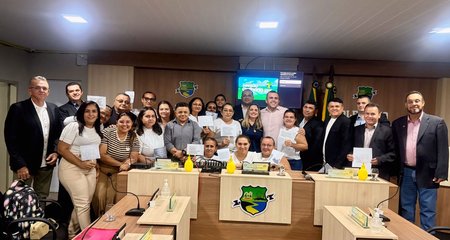 Câmara Municipal aprova reajuste salarial para auxiliares de enfermagem

Na sessão extraordinária realizada nesta quinta-feira dia 30 de Outubro, os vereadores da Câmara Municipal de Deputado Irapuan Pinheiro apreciaram e aprovaram duas matérias de grande relevância para o município.