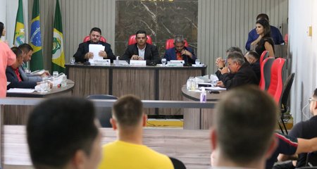 Na 17ª Sessão Ordinária da Câmara Municipal de Orós, realizada no dia 5 de dezembro de 2024, foram aprovados importantes projetos e requerimentos que reforçam o compromisso com o desenvolvimento da cidade e o bem-estar da população.