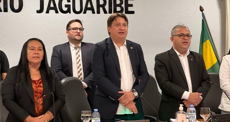 A Câmara municipal de Jaguaruana, sob autoria da mesa diretora da casa, apresentou na última sessão ordinária, ocorrida nesta última terça-feira (15 de abril), o Projeto de Lei N° 22/2025, que dispõe sobre a estrutura organizacional do poder legislativo municipal de Jaguaruana. 

O projeto visa organizar os cargos da Câmara Municipal, suas competências e atribuições, bem como suas remunerações. 

O projeto na integra, encontra-se disponível no site da Câmara Municipal de Jaguaruana (https://cmjaguaruana.ce.gov.br/)