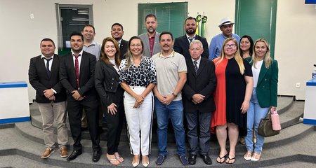 A Câmara Municipal de Guaraciaba do Norte, por meio de sua presidente e dos nobres vereadores, manifesta total apoio à campanha de doação de sangue promovida pelo HEMOCE, que será realizada nos dias 10 e 11 de junho no município.

Reconhecendo a relevância desta ação solidária, a Câmara reforça a importância da participação da população guaraciabense neste gesto nobre, que salva vidas e fortalece os estoques de sangue tão necessários nos hospitais e unidades de saúde do Estado. A doação de sangue é um ato de amor ao próximo e de cidadania.

Aproveitamos para conclamar todos os cidadãos a se unirem a essa causa. Que juntos possamos contribuir com esperança, solidariedade e vida. A Câmara Municipal reafirma seu compromisso com ações que promovem o bem-estar coletivo e a saúde da nossa comunidade.