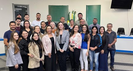 A Câmara Municipal de Guaraciaba do Norte teve, na manhã de hoje, a honra de receber a Senadora Augusta Brito em uma visita institucional de grande importância para o nosso município.

Durante o encontro, foram debatidos temas relevantes, além de reforçar os laços de parceria e compromisso com o desenvolvimento de Guaraciaba do Norte e o fortalecimento das ações em benefício da nossa população.

A presidenta Helena Marcia agradece imensamente à Senadora Augusta Brito pela amizade, carinho, disponibilidade, atenção e compromisso com nossa cidade. Sua visita muito nos honra e fortalece a construção de um futuro melhor para todos os Guaraciabenses.