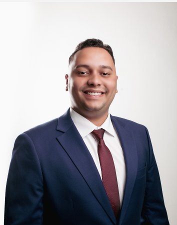 THIAGUINHO DE VERMELHO